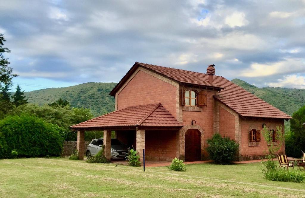 San Antonio de Arredondo House | Hermoso Chalet con Pileta y Parque en Carlos Paz