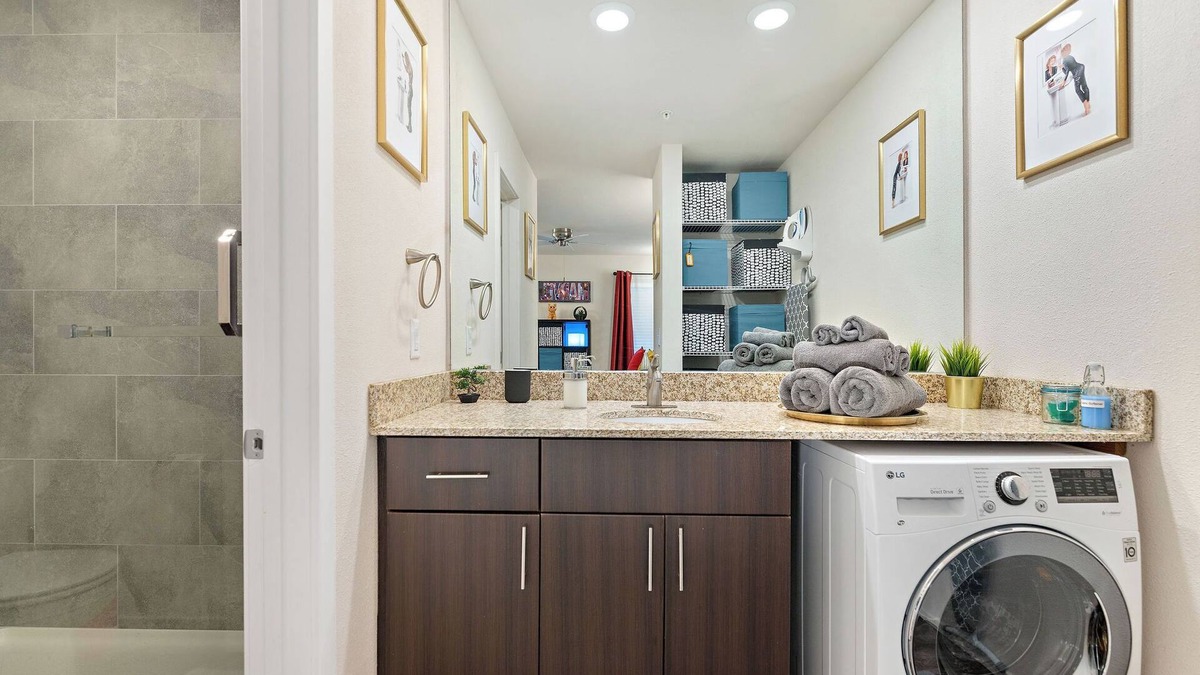 Prairie Village Apartment | Hero HQ KING BD No Stairs WiFi Covered Parking Feel Secure and comfortable