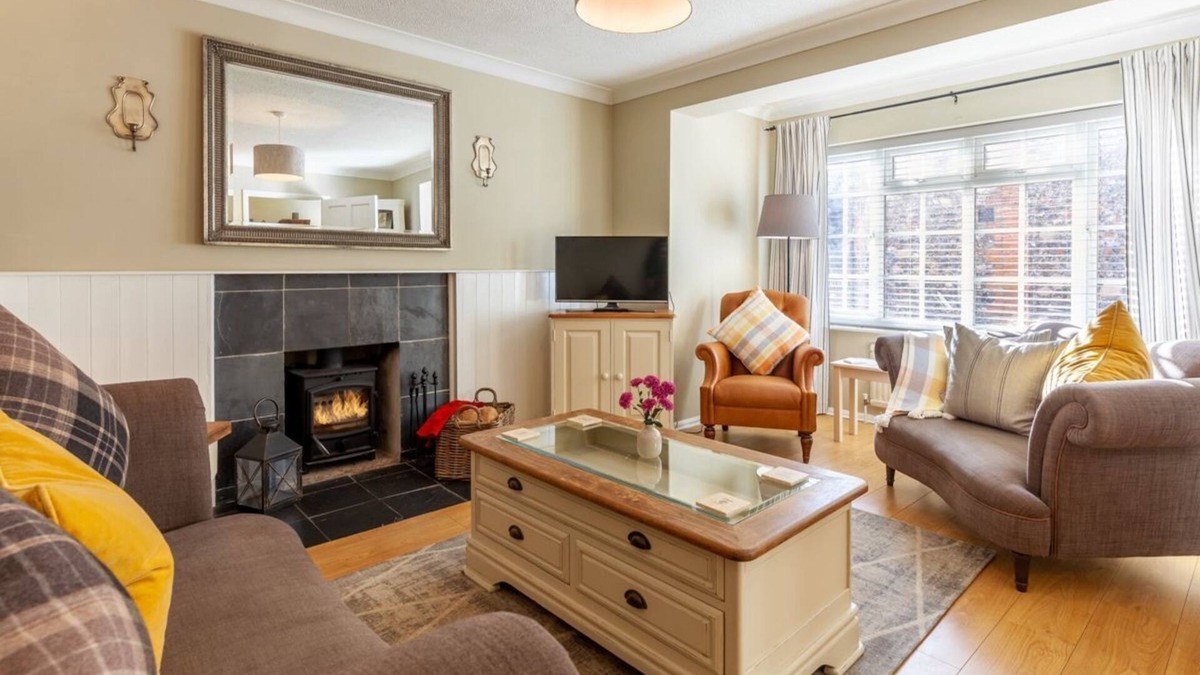 Castle Acre Apartment | Heron Cottage - sleeps 4 guests in 2 bedrooms