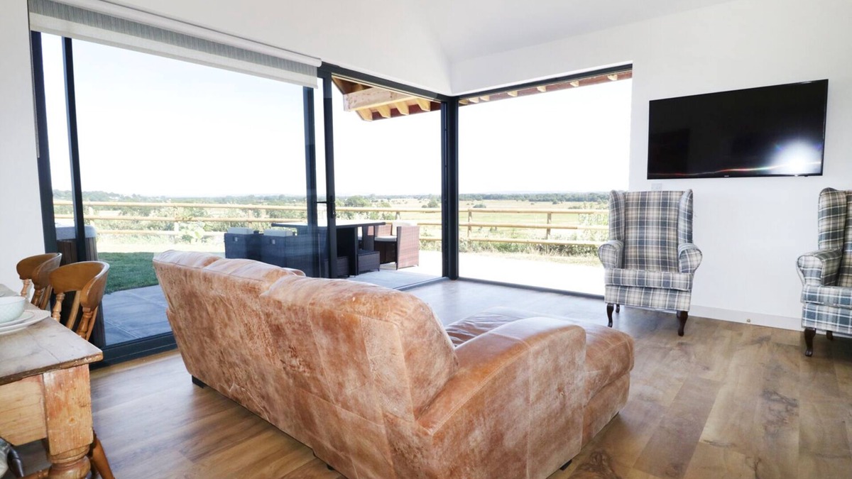Wedmore Cottage | Heron Lodge Castle Farm