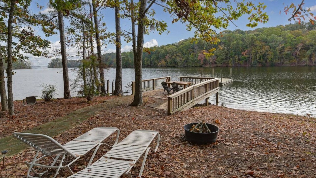Leesville House | Heron's Flight | Sleeps 6 on Lake Murray