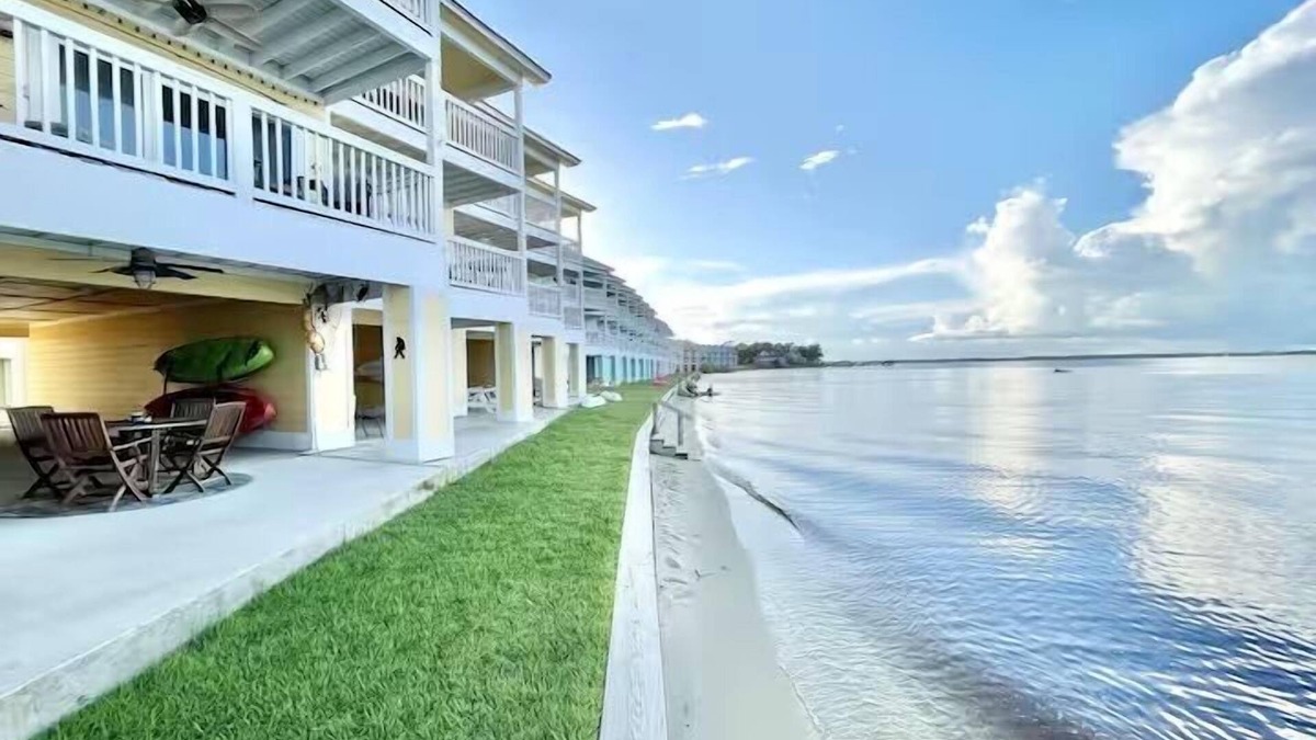 Innerarity Townhomes House | Herons Nest: Gorgeous Waterfront Unit with Kayaks!