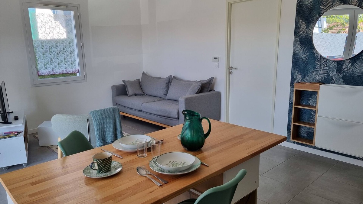 Briscous Apartment | Herriko Apartment, 1 to 2 adults and 1 child