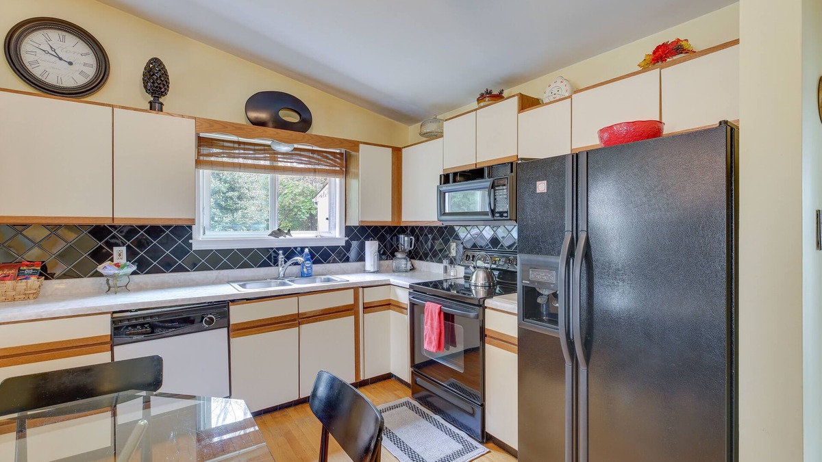 Keene House | Herrington Lake Getaway w/Water-View Deck!