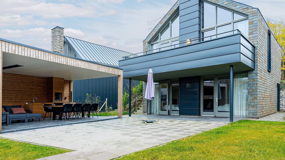 Maastricht Villa | Hertogenvilla waterfront - 3 bedrooms/3 bathrooms