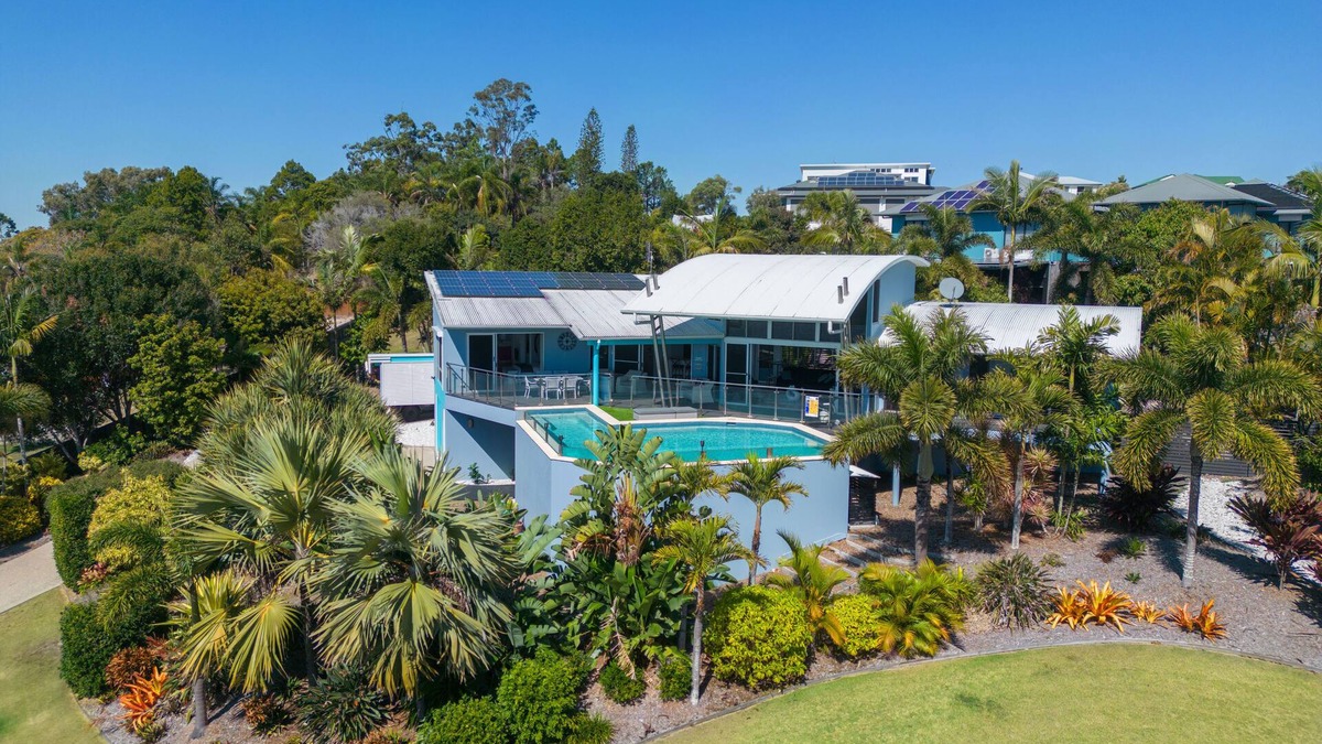 Dundowran Beach House | Hervey Bay Whale House Retreat!