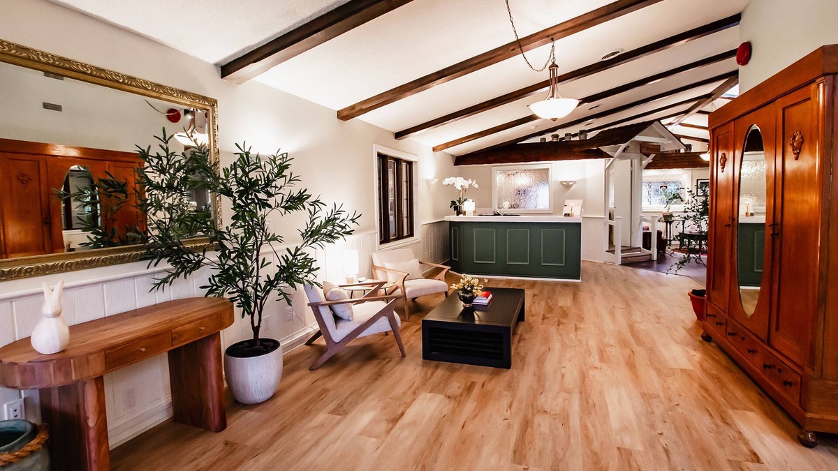 Zurich Hotel | Hessenland Inn & Schatz Winery