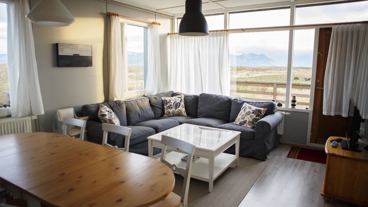 Borgarnes House | Hestaland Guesthouse Horse Farm Stay