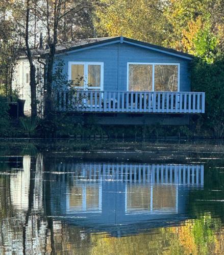 Oosterwolde Ski Chalet | Het sfeervolle Meerhuis voor een bijzonder verblijf