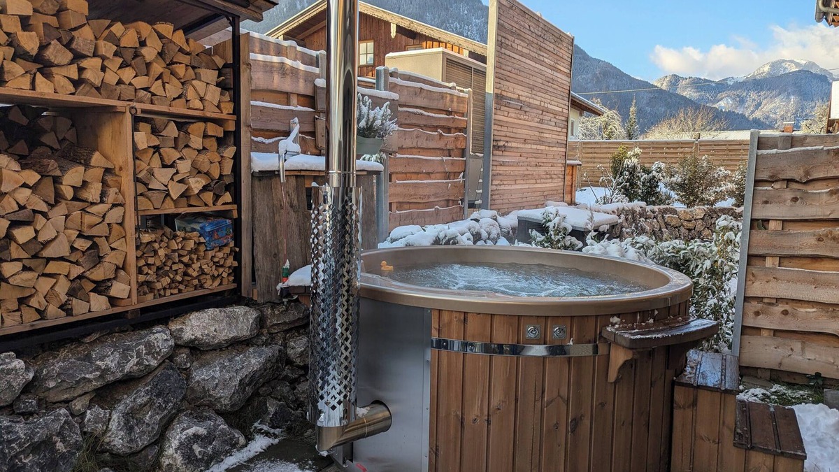 Flintsbach A. Inn Apartment | "Heuberg" apartment in the Inn Valley with hot tub - central & quiet location