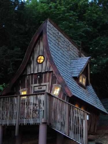 Annweiler am Trifels Cabin | Hexenhäuschen am Waldrand