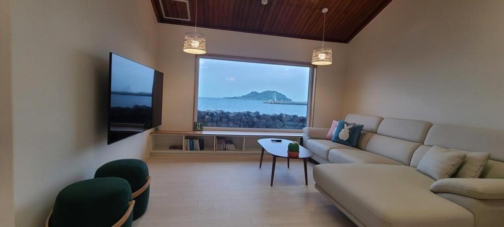 Hallim House | Hey Day Jeju