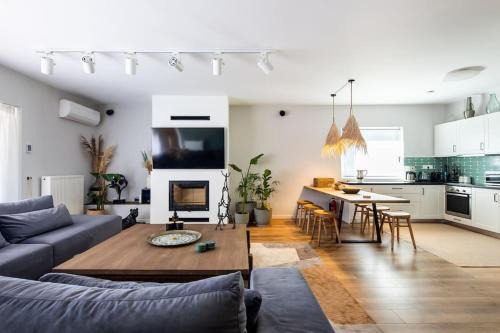 Glyfada Apartment | HeyDay Living South 8