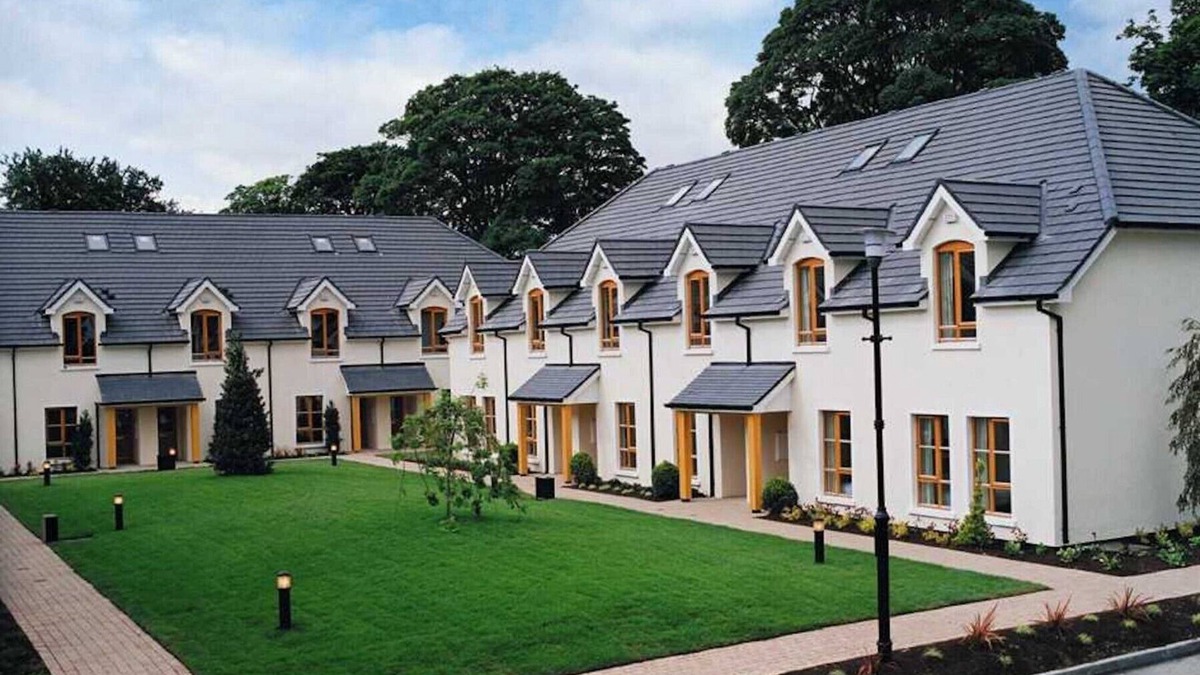 Swords House | Heyward Mews Holiday Homes (Sleeps 6)