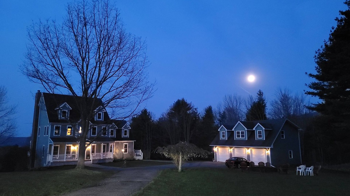 Owego House | Heywood Manor- Private, peaceful, yet close to town. Make memories here!