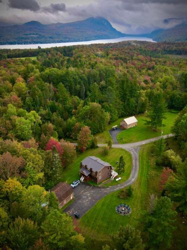 Barton House | HGTV Log Cabin near Lake Willoughby, Burke, Jaypeak ang Kingdom Trails