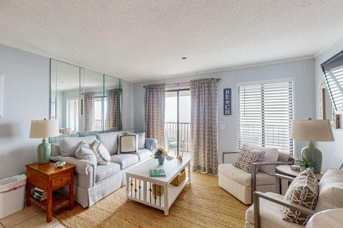 Folly Field Apartment | HH Beach & Tennis 302AR