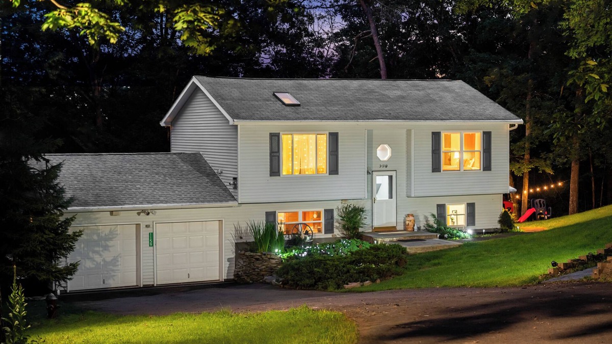 Bushkill House | Hideaway/Hot Tub/Sunna/Kayaks/Lake/Pool