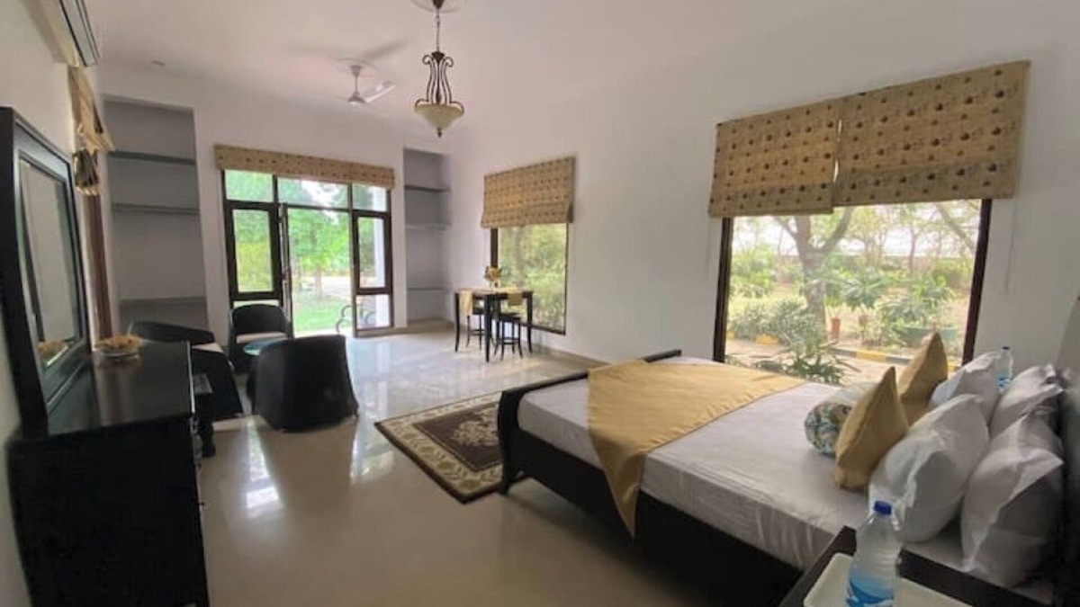 Gurugram Villa | Hi5 Stays Farm Gurgaon w/Huge Pool/PetLoving/Party