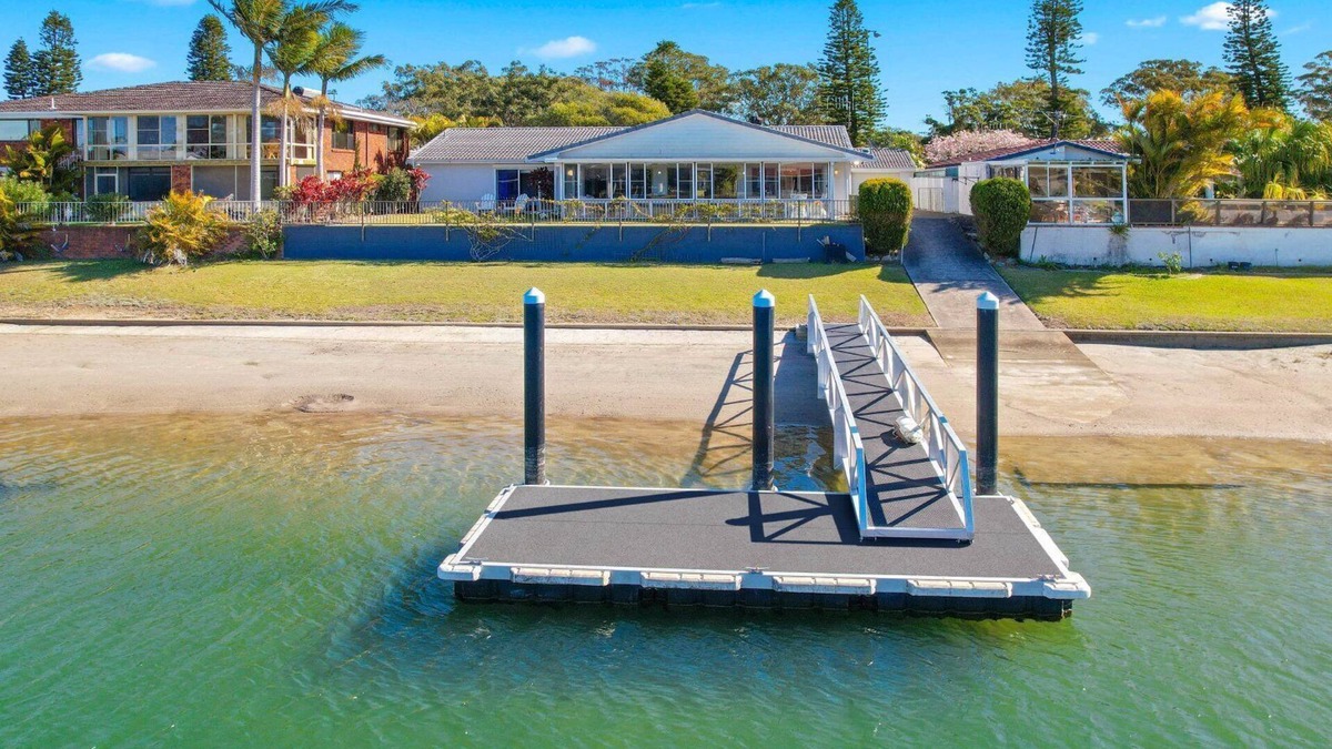 Port Macquarie House | Hibbard Waterfront Escape - 46 Hibbard Dr