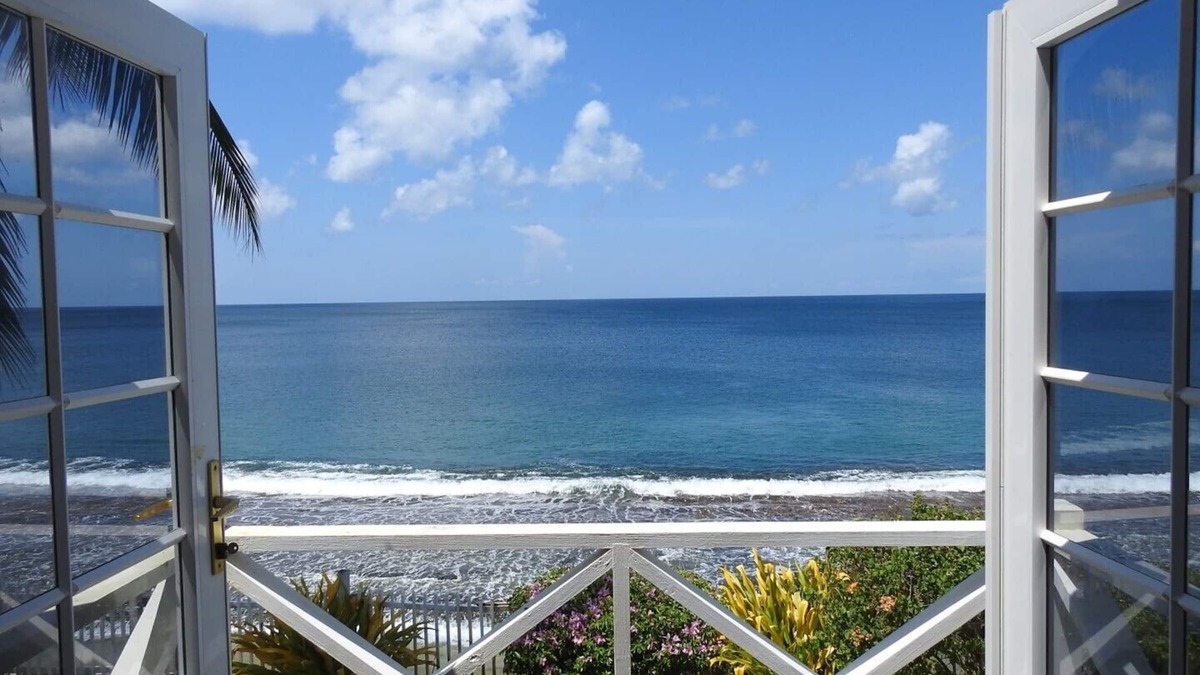 Black Rock Villa | Hibiscus - Holiday Home with the Caribbean Sea on its Doorstep!