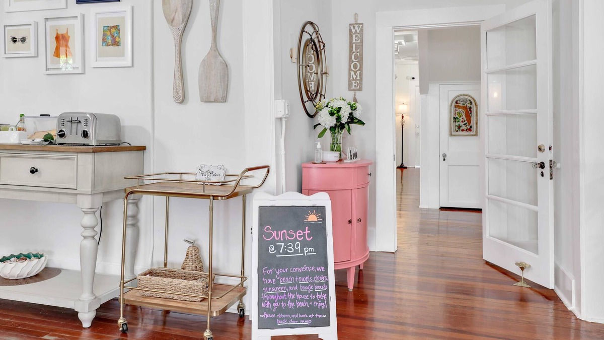Fort Myers River District House | Hibiscus House Bed Breakfast Inn Parrot Room