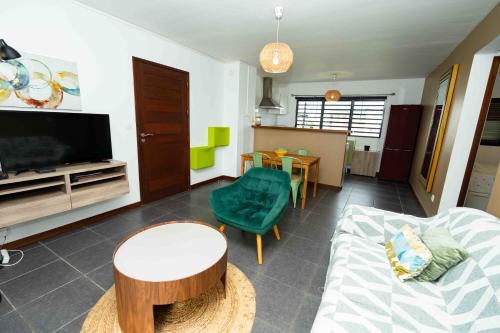 Cayenne Apartment | Hibiscus Standing- Appartement Cosy- 2 chambres Climatisées- Cuisine équipée- WIFI-Terrasse