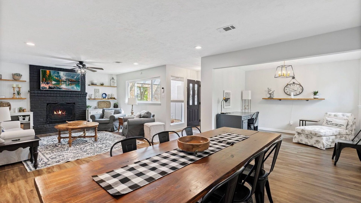 The Woodlands House | Hickory Haven-CLEAN-Updated - The Woodlands - Private home