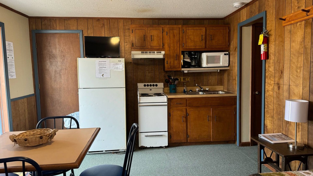 Clinton Cabin | Hickory Hollow Resort