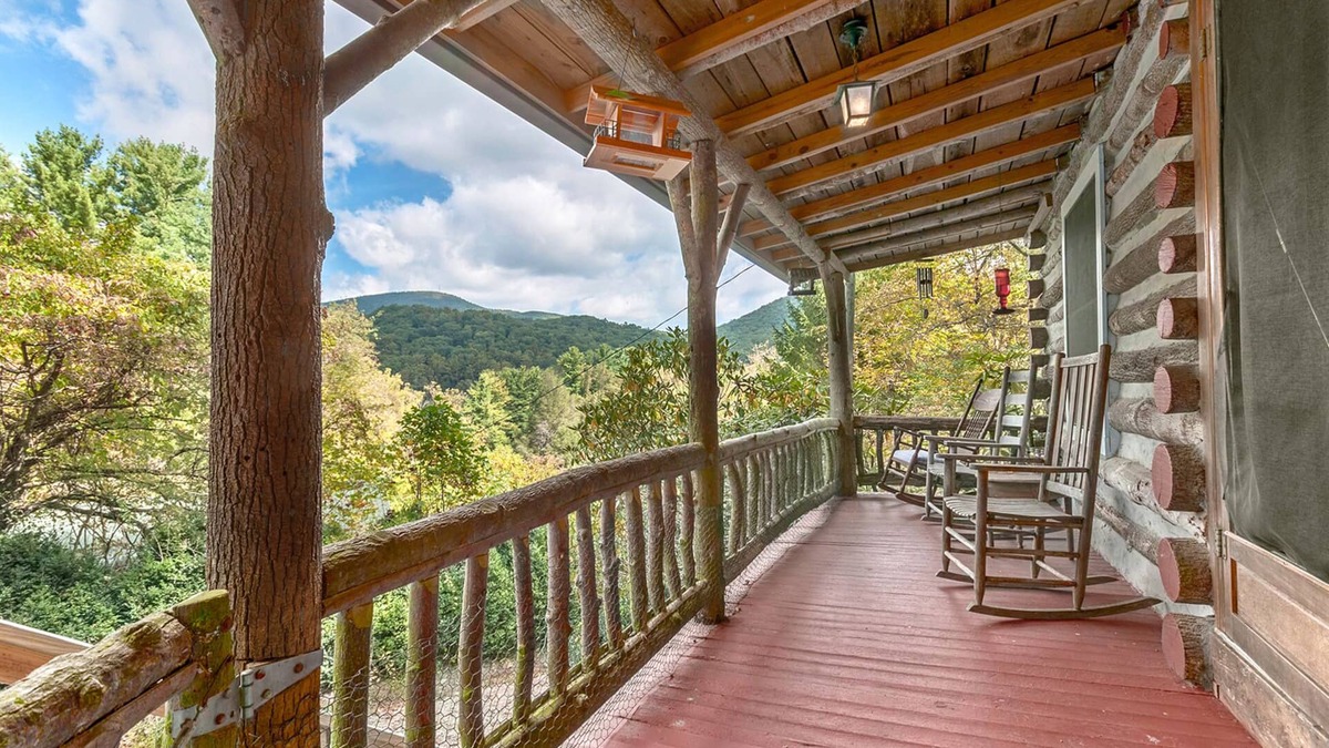 Gerton Cabin | Hickory Nut Lodge, Romantic, Cozy, Amazing Views, Hot Tub, Fireplace, Pets OK