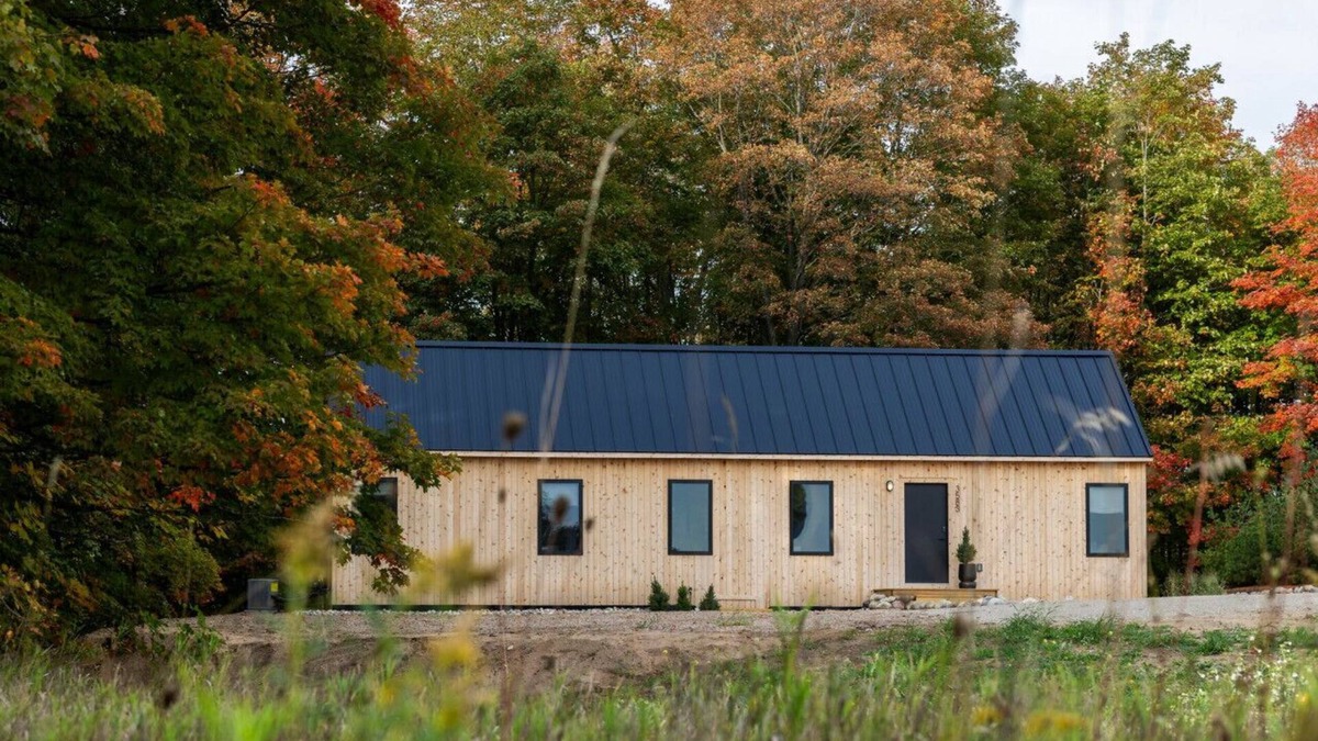 Petoskey Cabin | Hidden Acres Vestur Cabin - Ski Getaway - Hot Tub