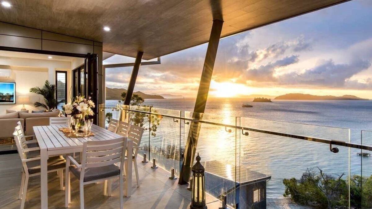 Hamilton Island Apartment | Hidden Cove 6, Stunning Seaview Apartment on Hamilton Island