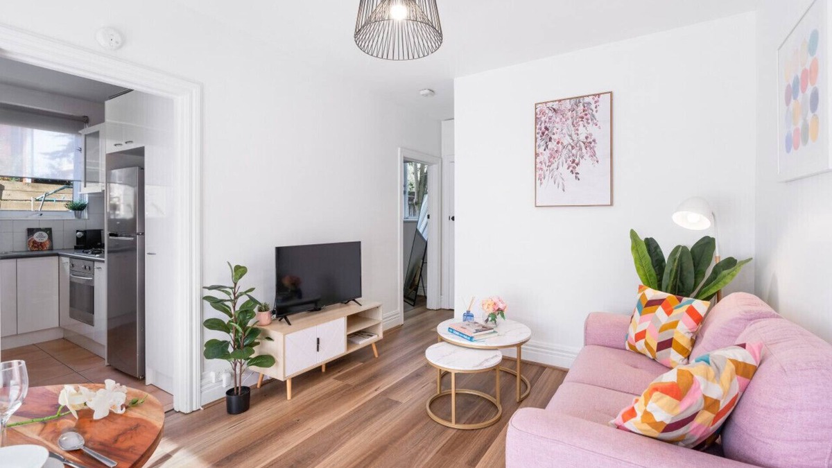 Caulfield North Apartment | Hidden Cozy Gem In Caulfield North