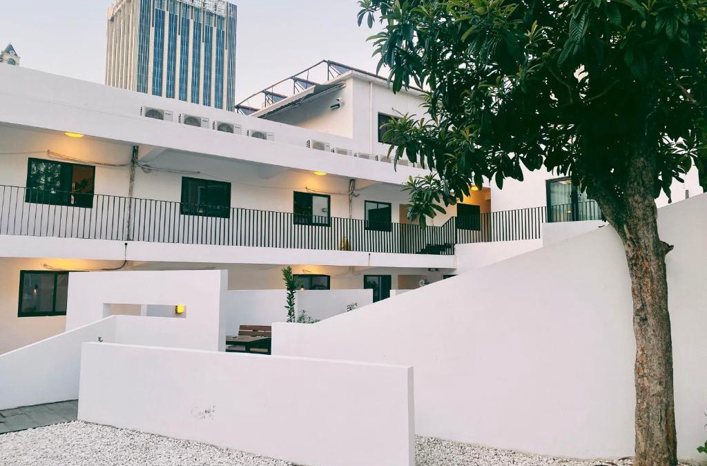 Pudong Hostel | Hidden Garden Youth Hostel -Oriental Pearl &Lujiazui -Garden Social Area -Bar -Café -Free Laundry Luggage Storage -24H Front Desk -English Service