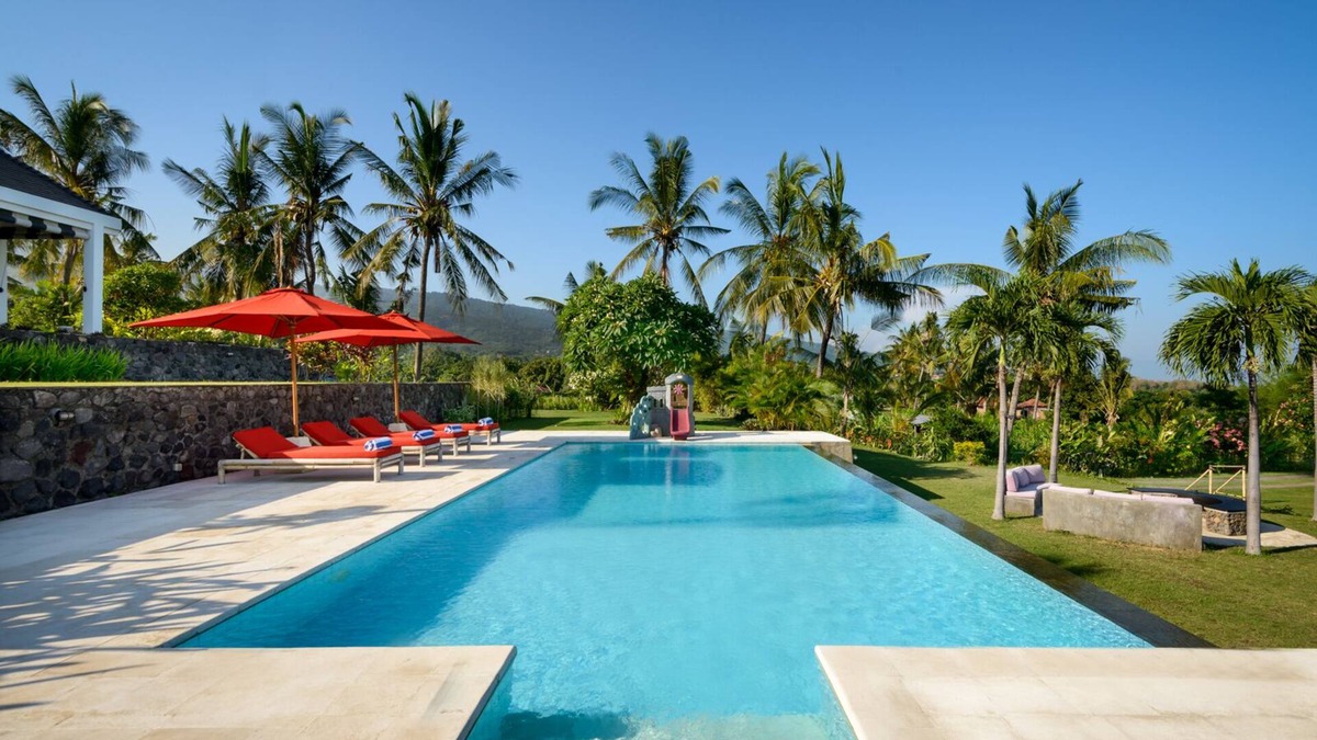 Kalibukbuk Villa | Hidden Gem 3br Pool Villa Ocean View & Mountain Backdrop