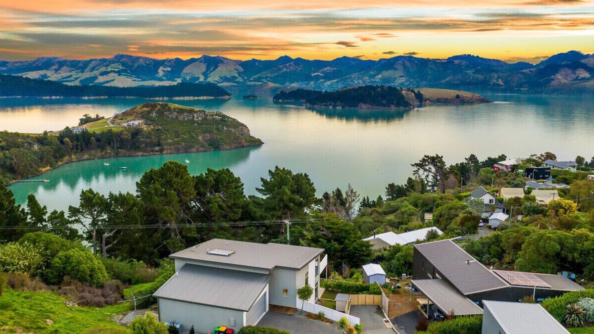 Diamond Harbour House | Hidden Gem at the backyard of Christchurch