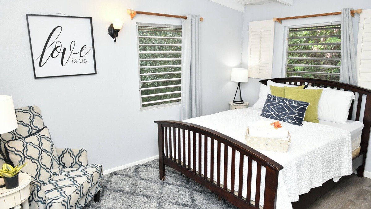 Estate Colquohoun Apartment | Hidden Gem- Charming Winter Escape to Island Life!