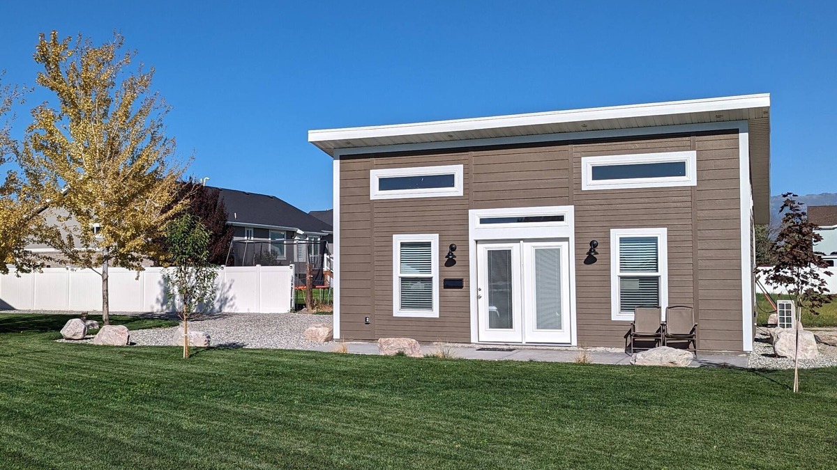 Syracuse House | Hidden Gem! Cozy and Secluded 2 bedroom Guest House *No Cleaning fee*