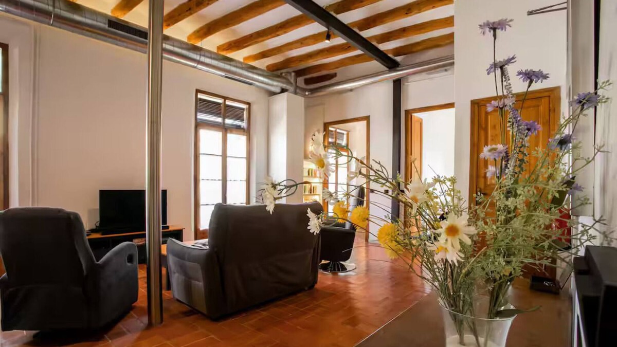 Barbera de la Conca House | Hidden Gem: Wine Village Rooftop Retreat