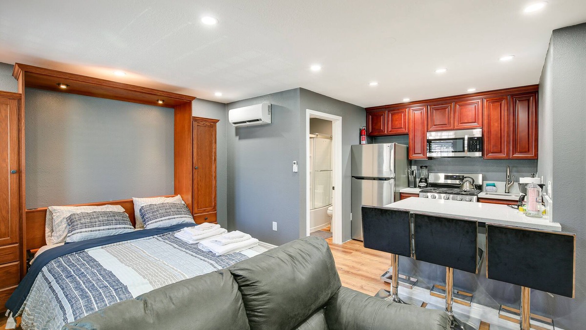 Los Angeles Apartment | Hidden Gem in Hawthorne ~ 3 Mi to SoFi Stadium
