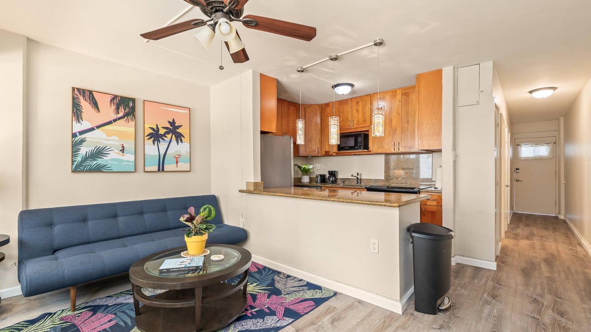 Waikiki Condo | Hidden gem in Heart of Waikiki! AC, Wi-Fi, full kitchen, free nearby parking!