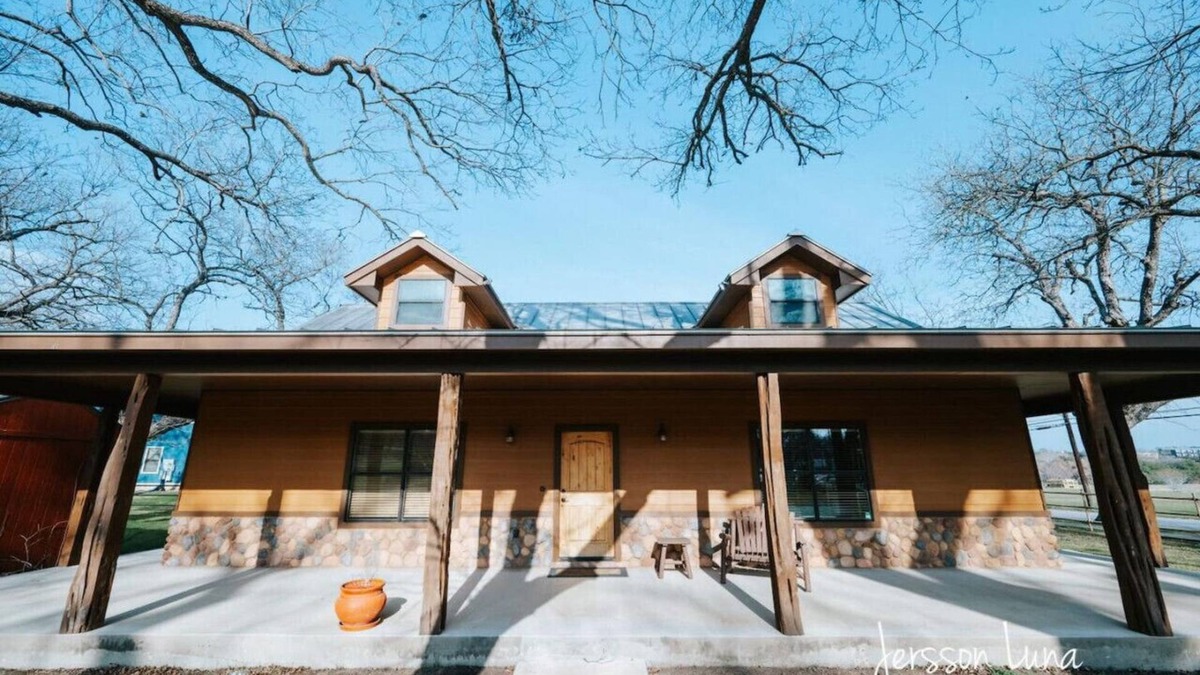 Gruene Cabin | Hidden Gem Luxury Cabin nestled in Gruene