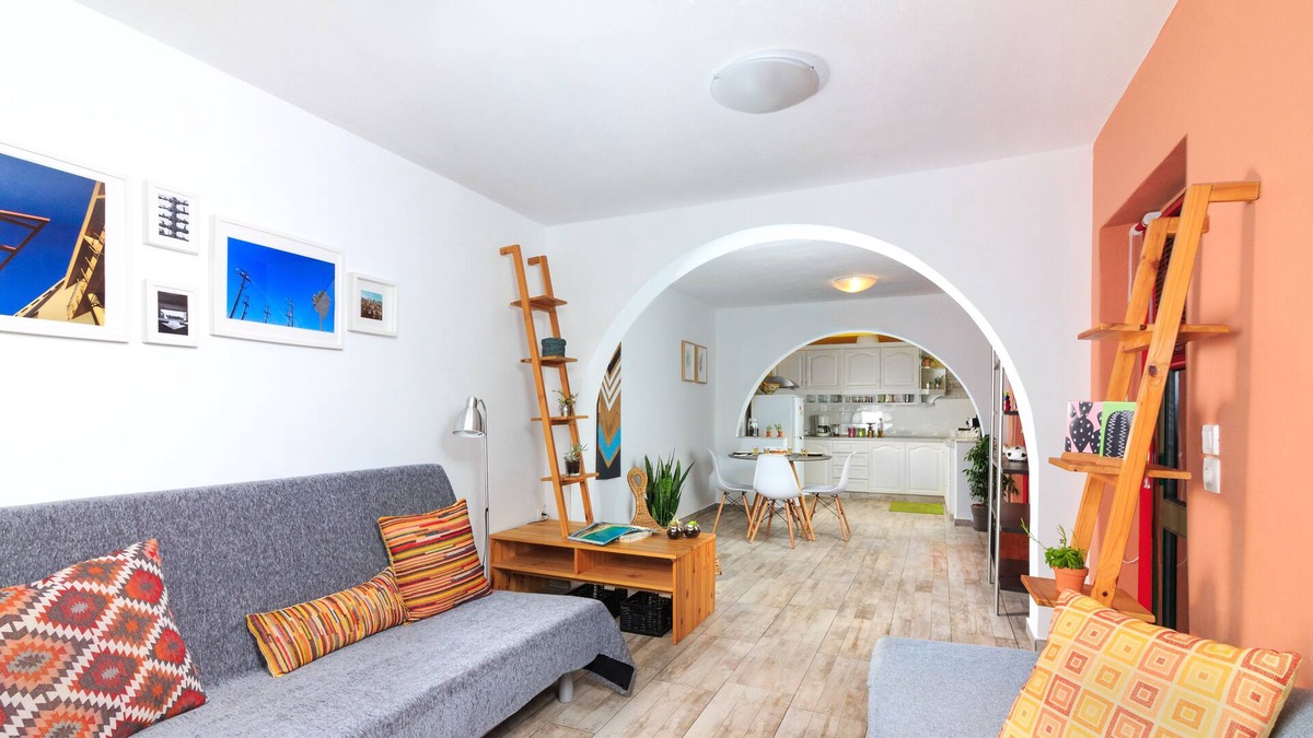 Agia House | ♦ Hidden Gem ♦ Modern house ▎Flower yard ▎Quiet village ▎Nature ▎Hikes