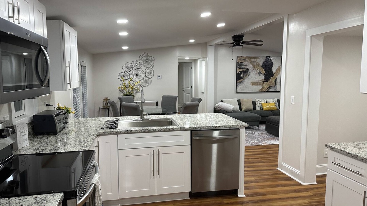 Flowery Branch House | Hidden gem near Lake Lanier, smart TV’s
