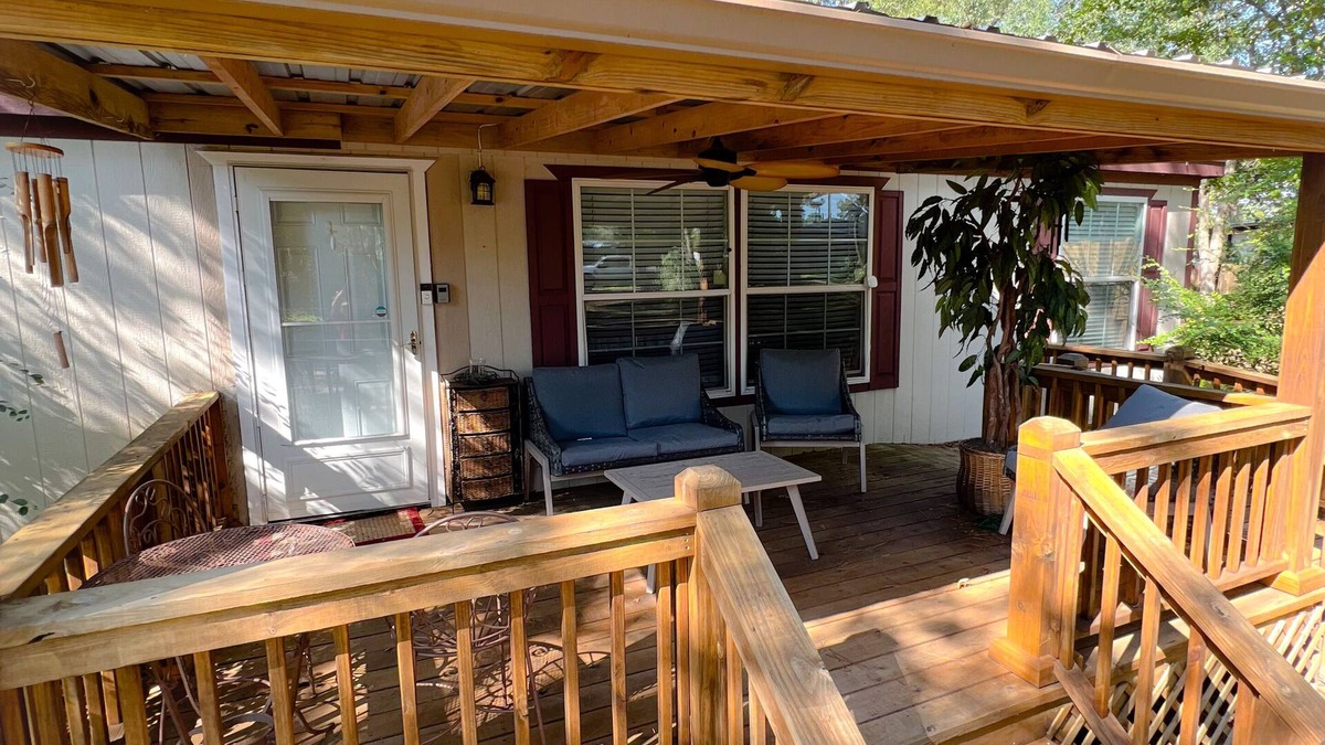 Montgomery House | Hidden Gem on the Tracks