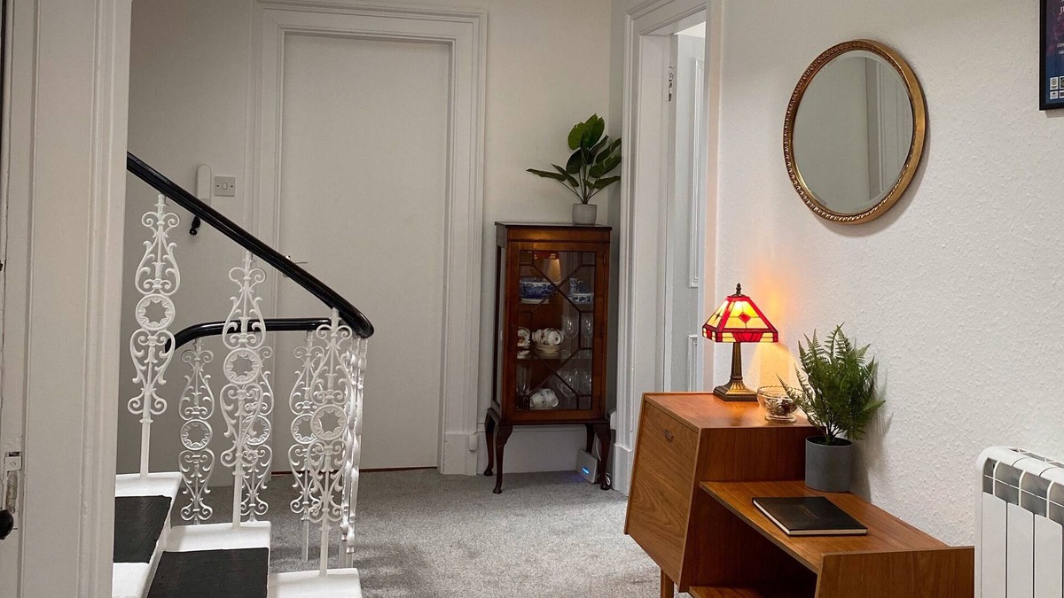 Stornoway Apartment | Hidden Gem: Spacious, airy attic flat- Sleeps 7- in Heart of Stornoway