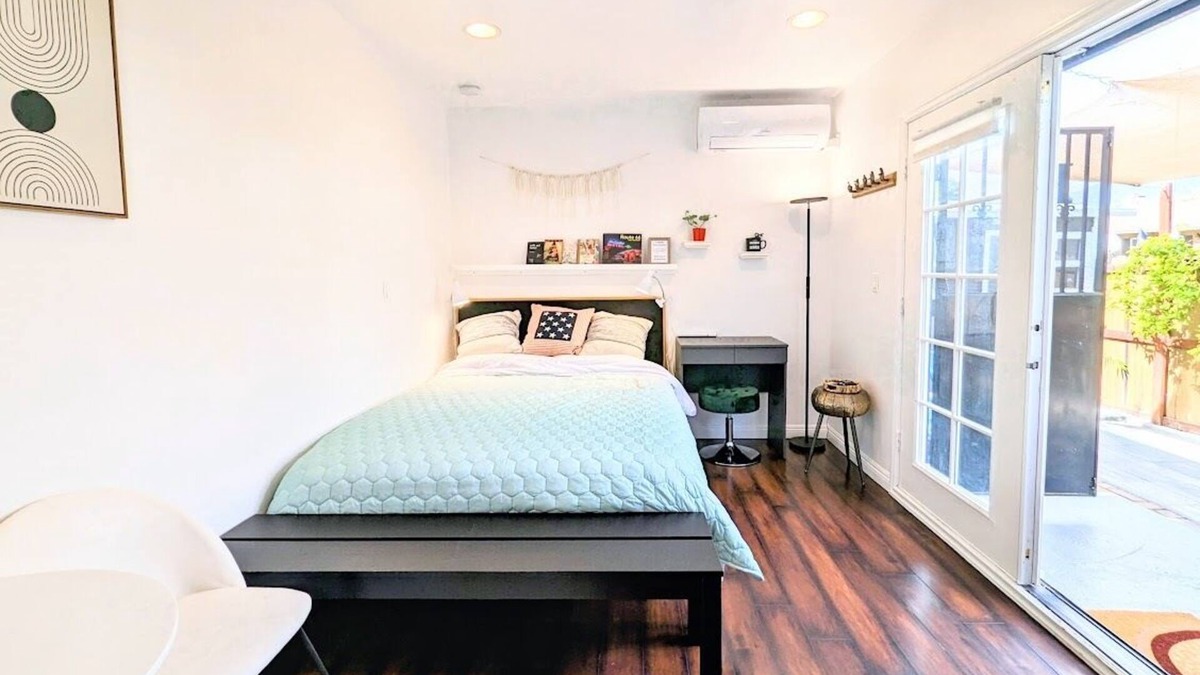 Monrovia Apartment | Hidden Gem/Tiny Home w Large 1ba on Rt 66 near City of Hope and Everything