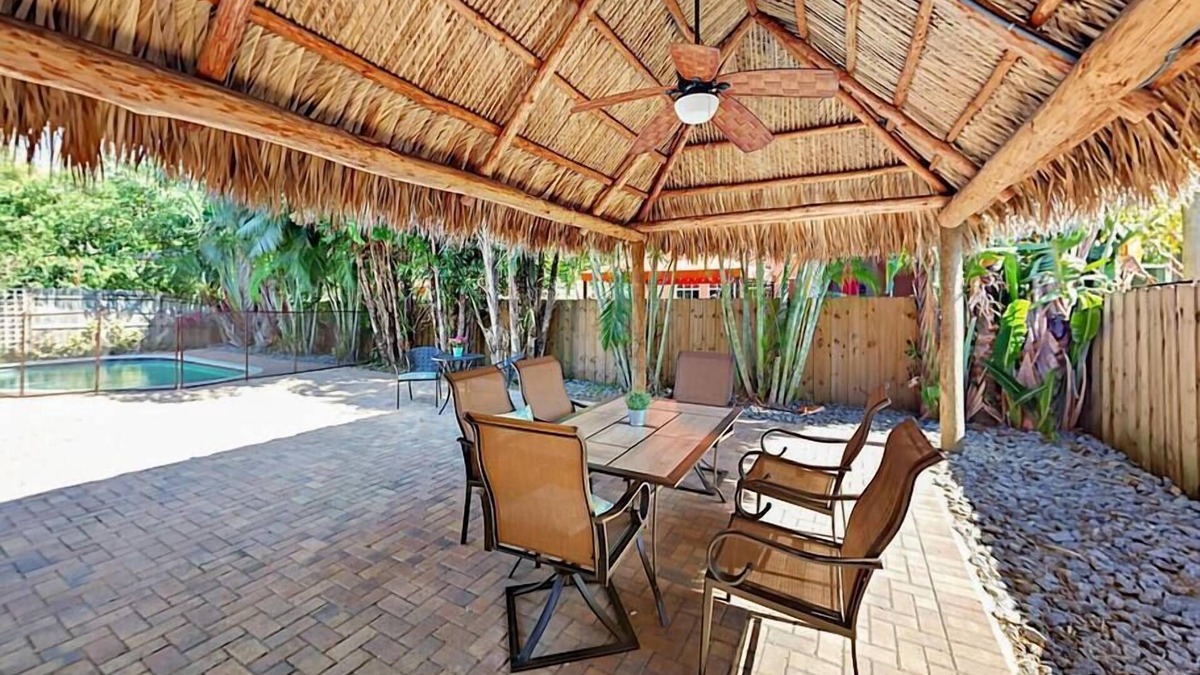 River Oaks Villa | Hidden Gem Vacation Villa w Private Pool Tikihut