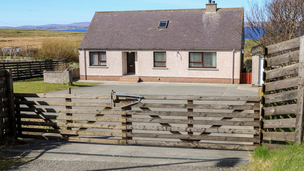 Isle of Lewis House | HIDDEN HOUSE HEBRIDES, pet friendly, with open fire in Stornoway