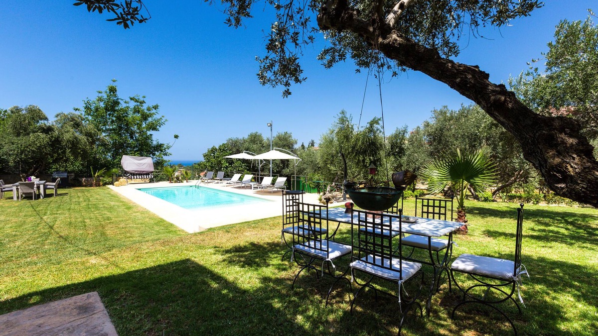 Daratsos Villa | Hidden in the Trees Offering Full Facilities & Privacy only 1,5 km from Beach!